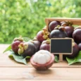 fresh_mangosteen_fruie_wooden_table